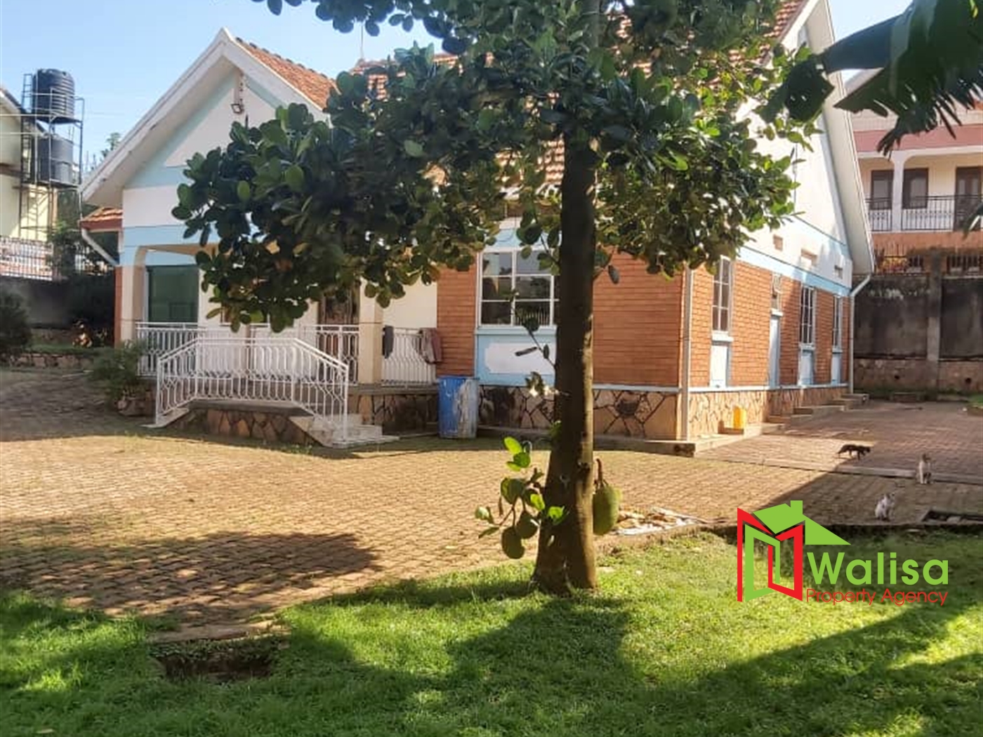 Bungalow for sale in Lweza Wakiso