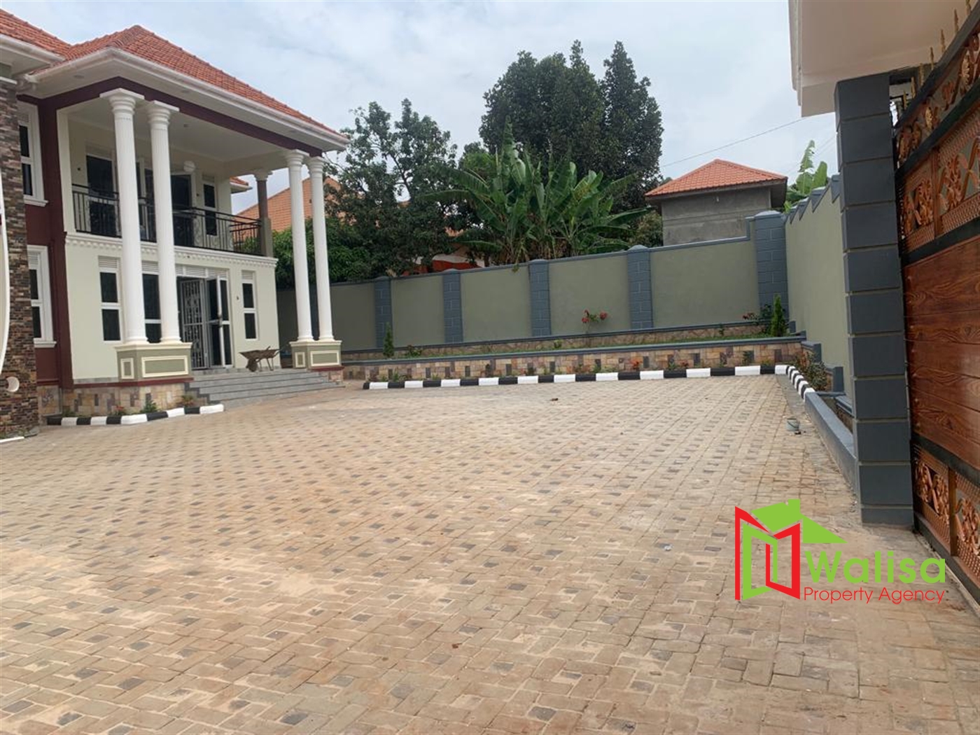 Storeyed house for sale in Seguku Wakiso