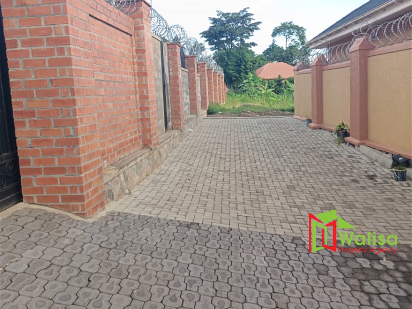 Mansion for sale in Garuga Wakiso