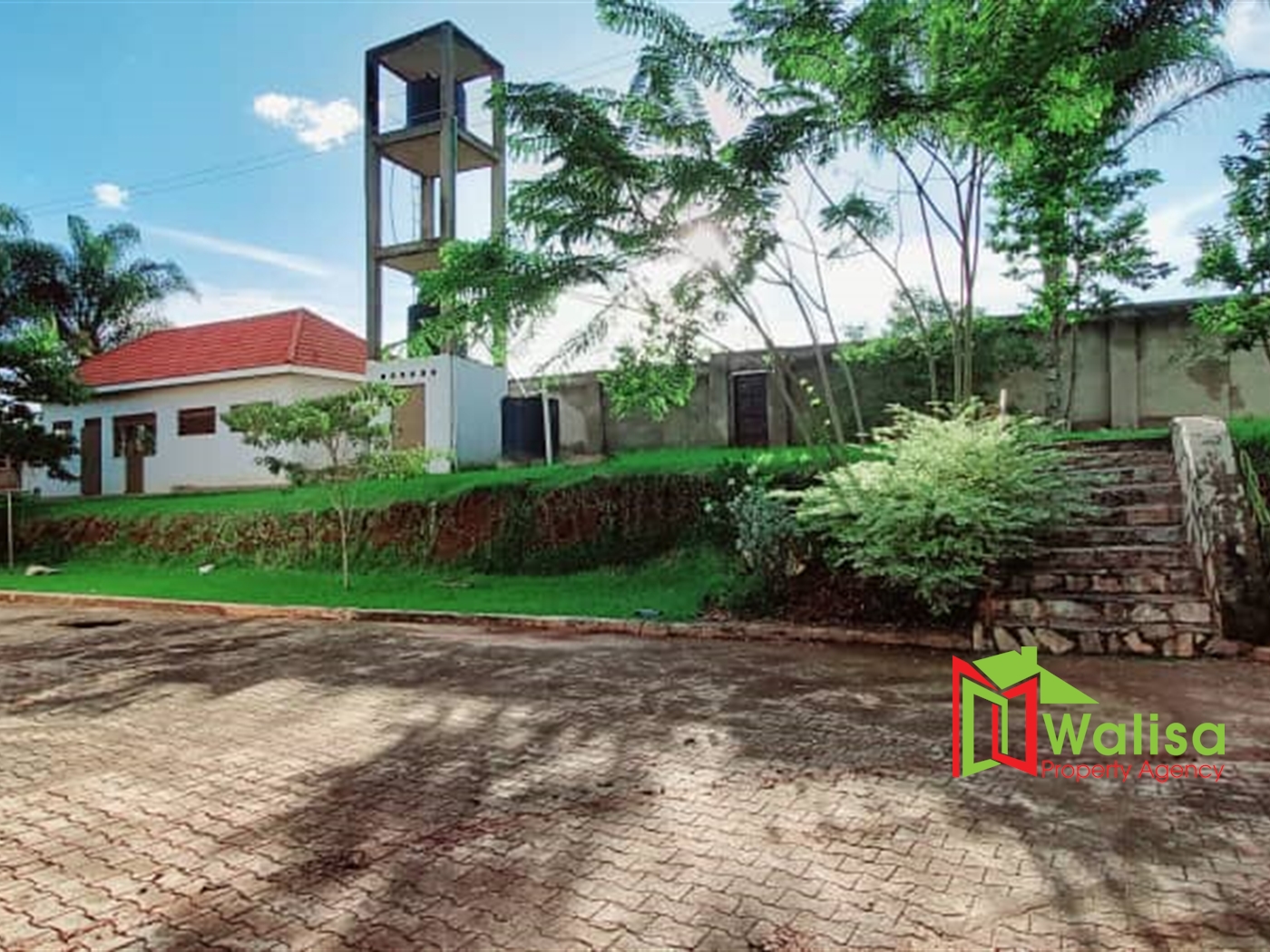 Mansion for sale in Kira Wakiso