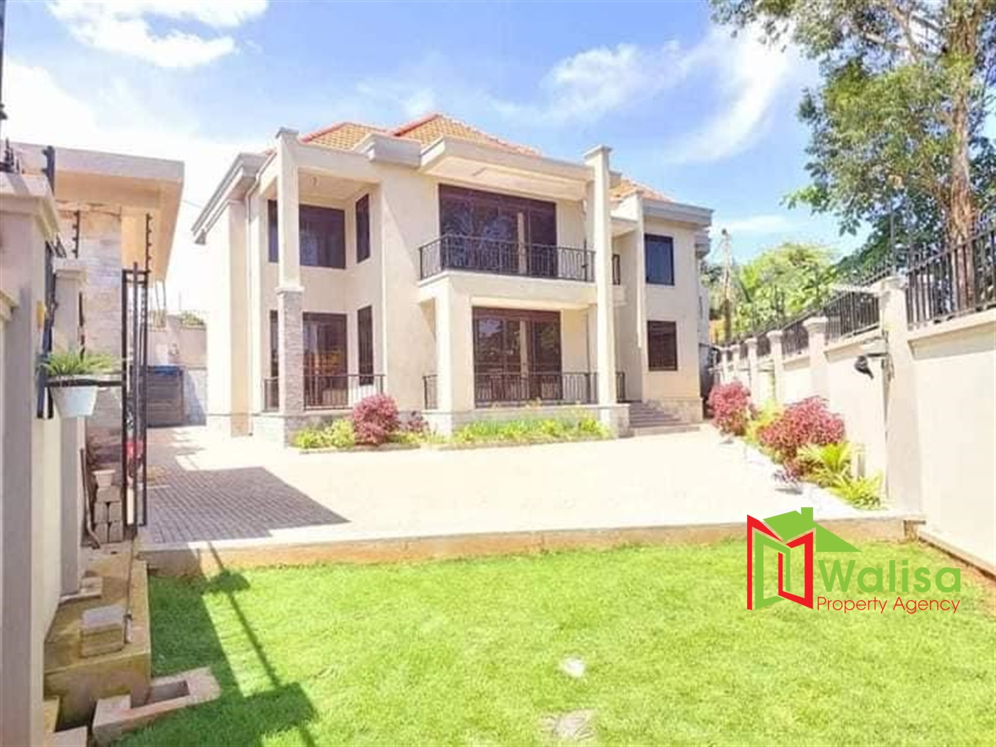 Mansion for sale in Kiwaatule Kampala