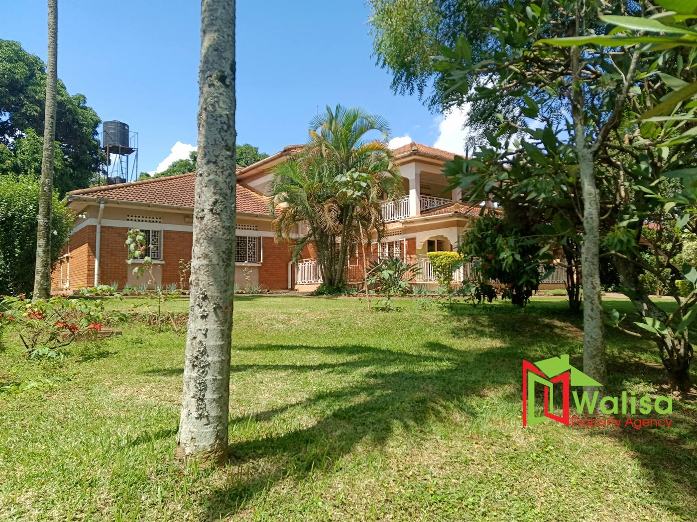 Mansion for sale in Kira Wakiso