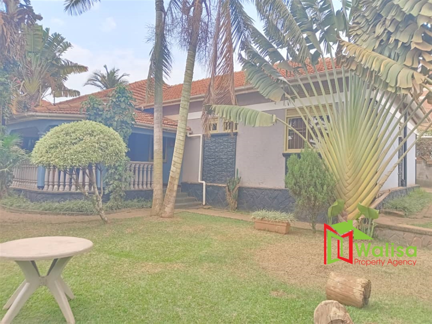 Guest house for sale in Zana Kampala