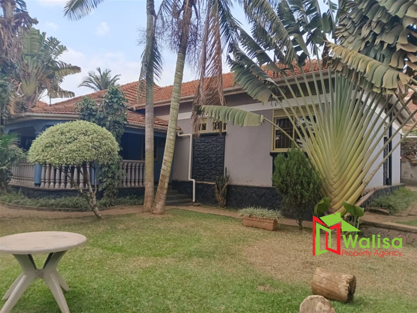 Guest house for sale in Zana Kampala