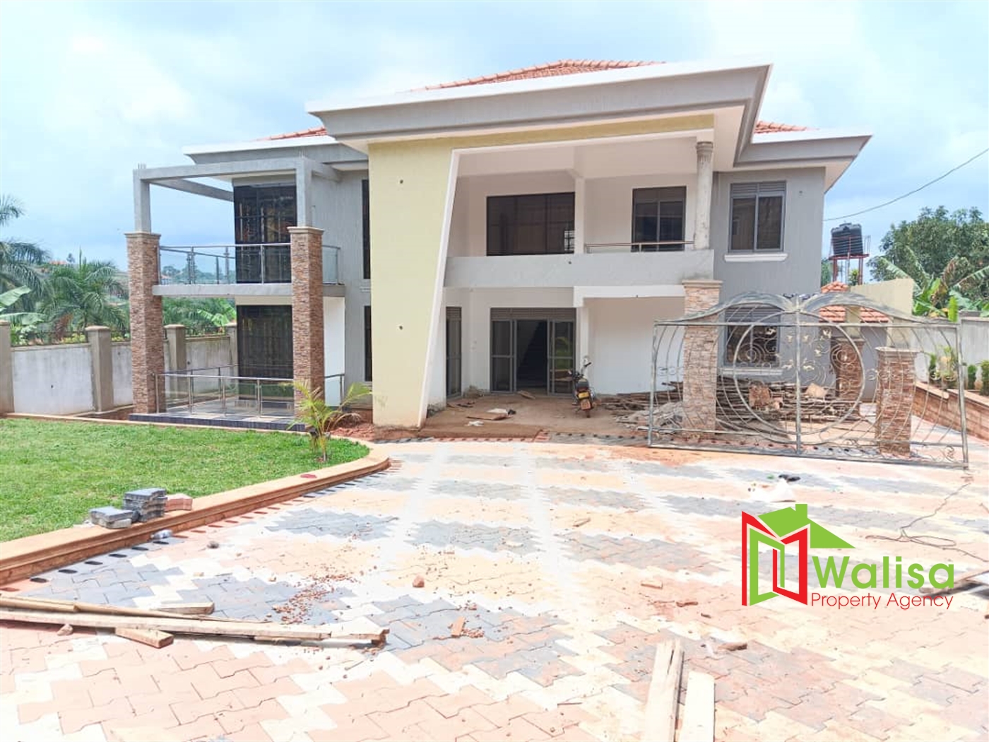 Storeyed house for sale in Bwebajja Wakiso