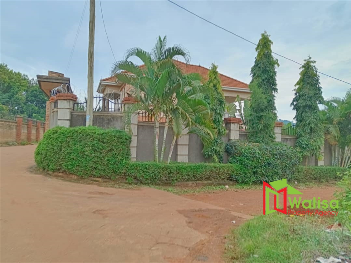 Storeyed house for sale in Seguku Wakiso