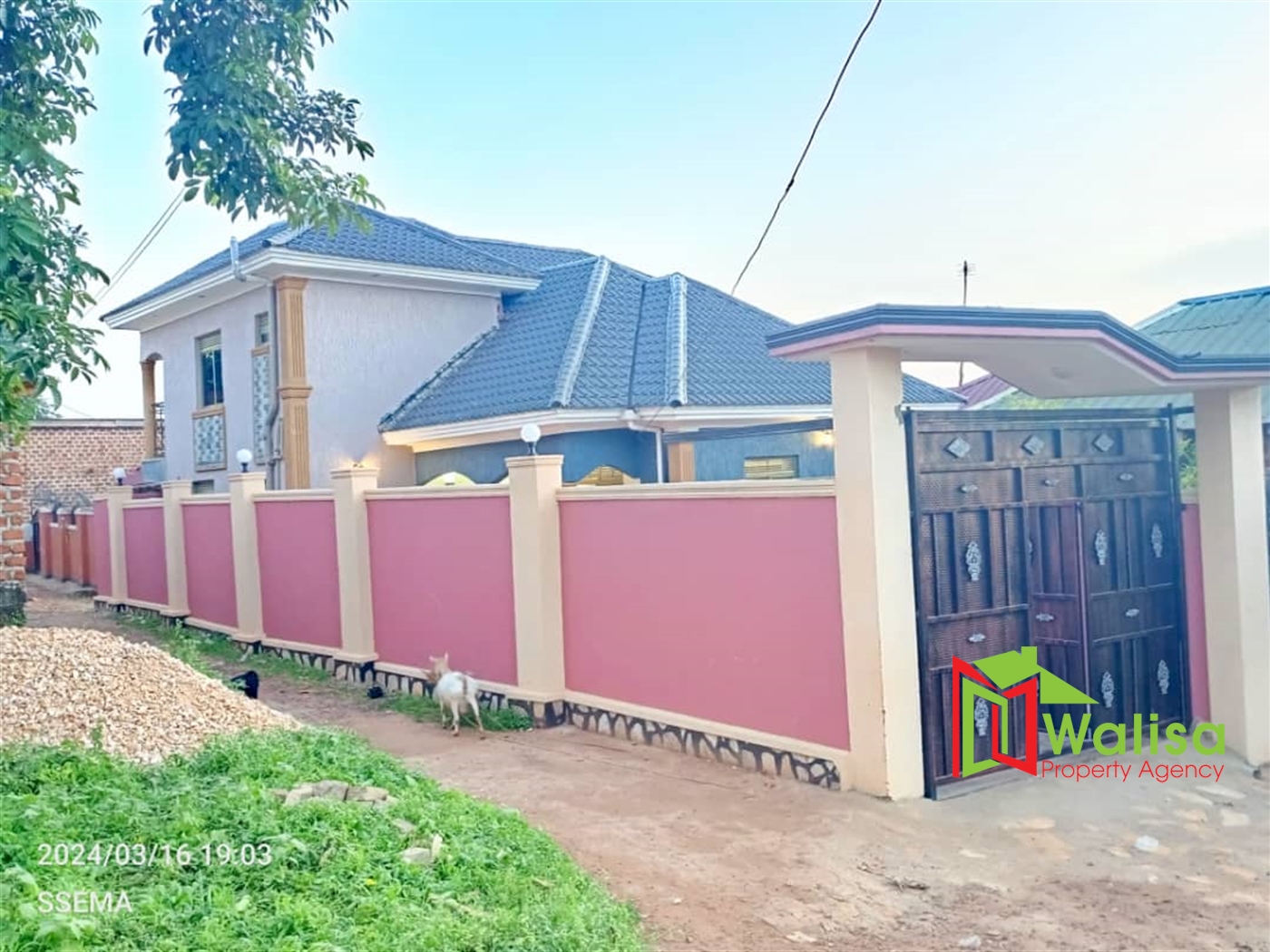 Storeyed house for sale in Bujuuko Wakiso