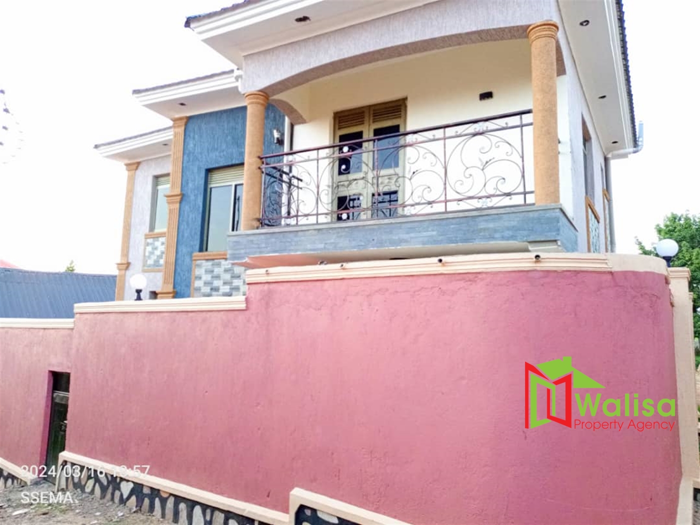 Storeyed house for sale in Bujuuko Wakiso