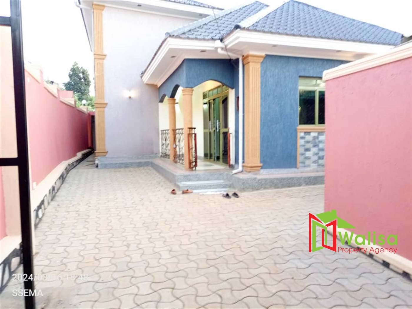 Storeyed house for sale in Bujuuko Wakiso