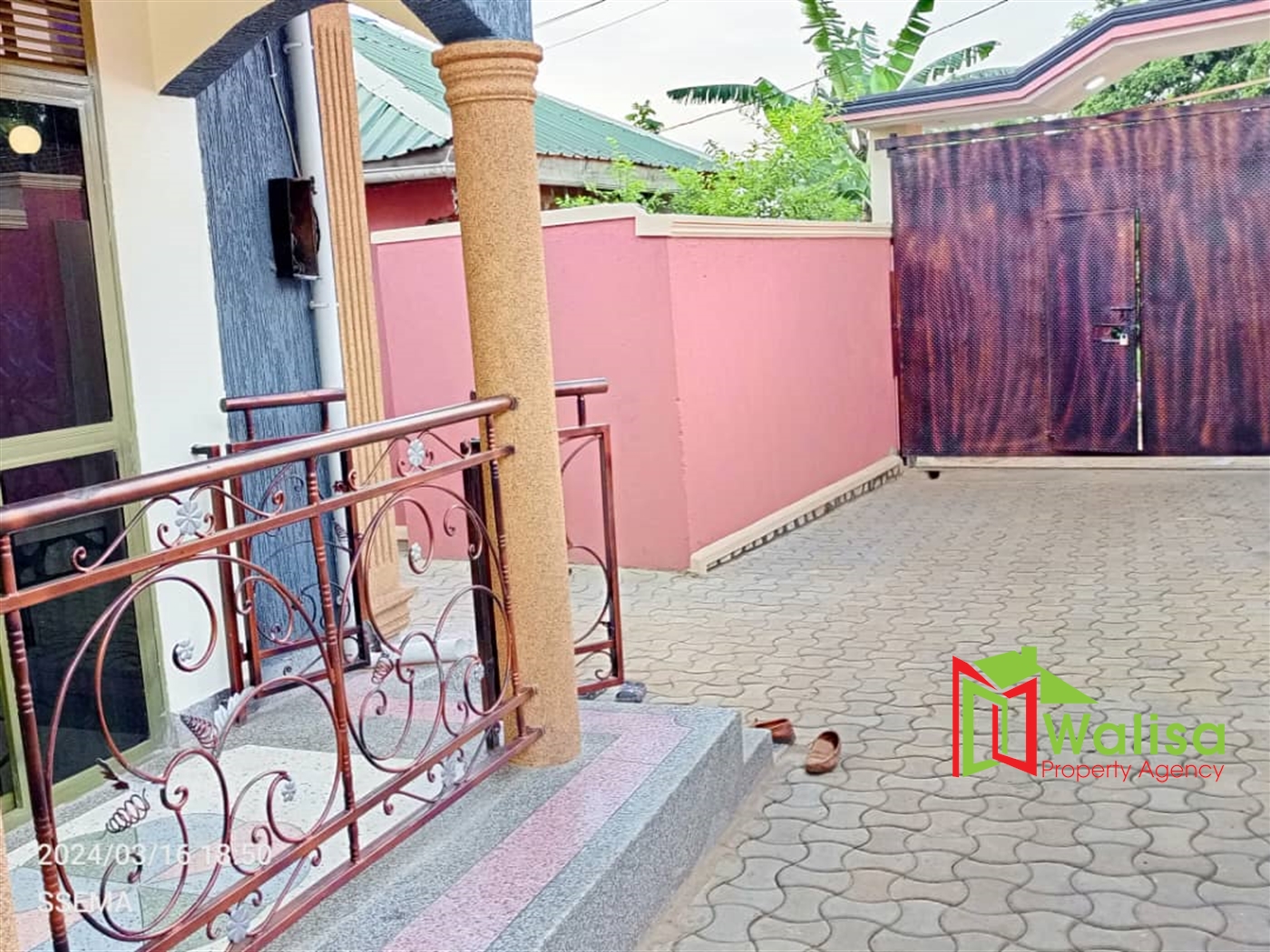 Storeyed house for sale in Bujuuko Wakiso