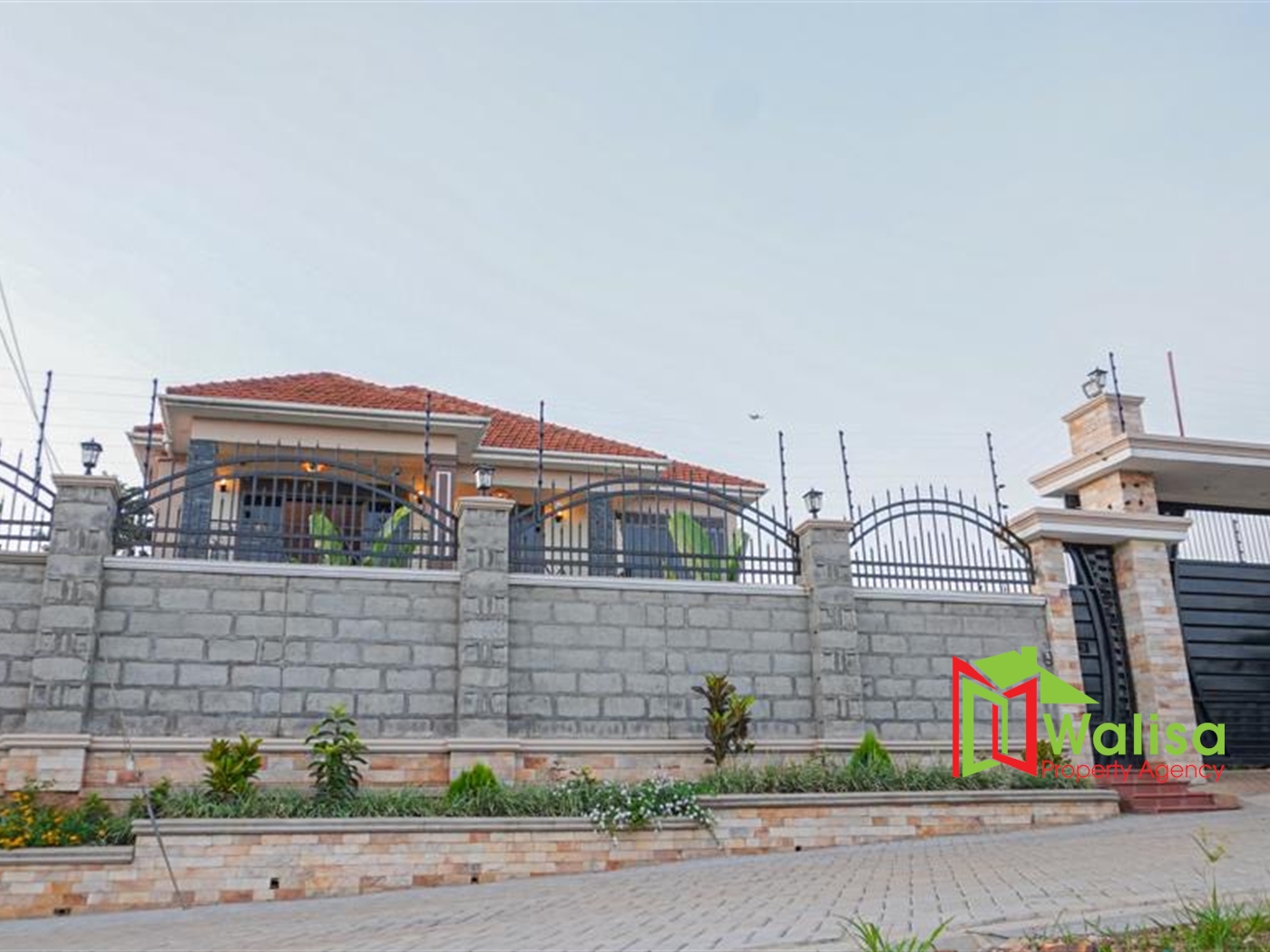 Mansion for sale in Kira Wakiso