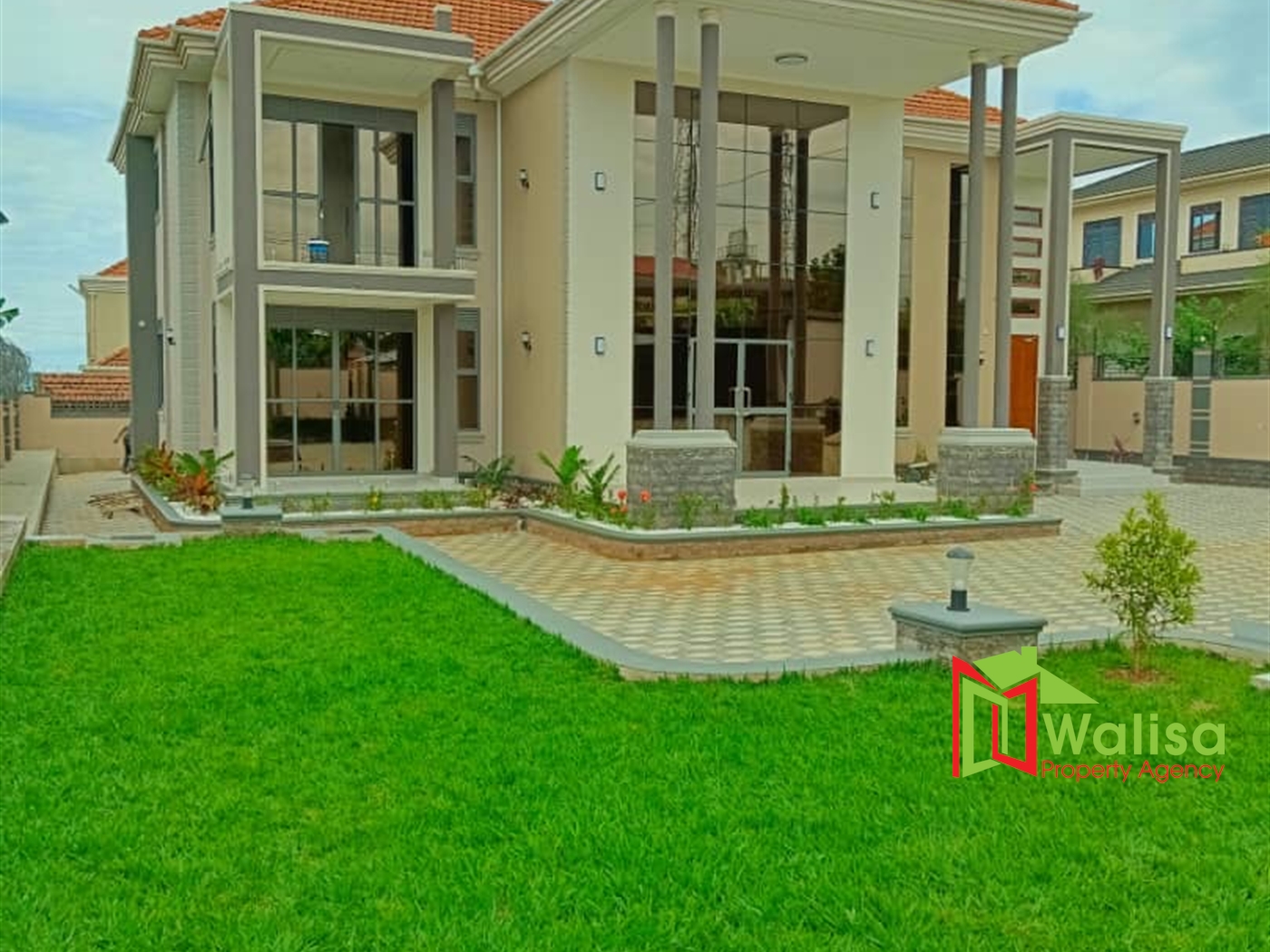 Storeyed house for sale in Bwebajja Wakiso