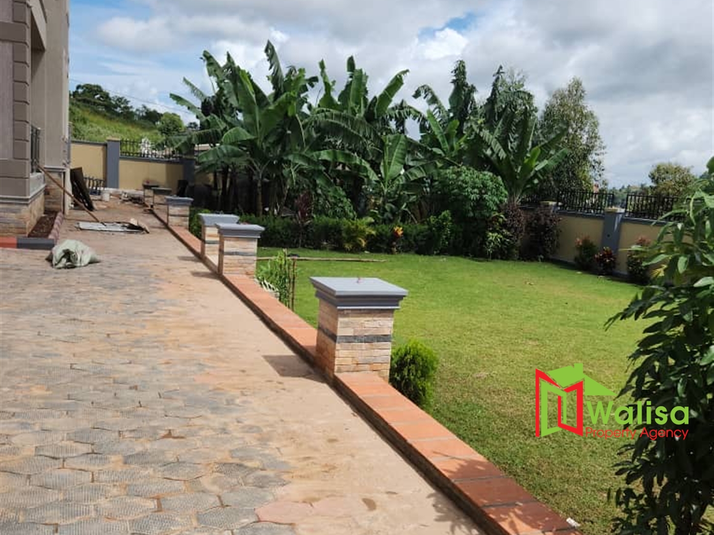 Storeyed house for sale in Bwebajja Wakiso