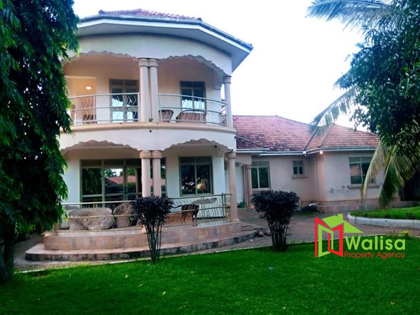 Storeyed house for sale in Kitubulu Wakiso