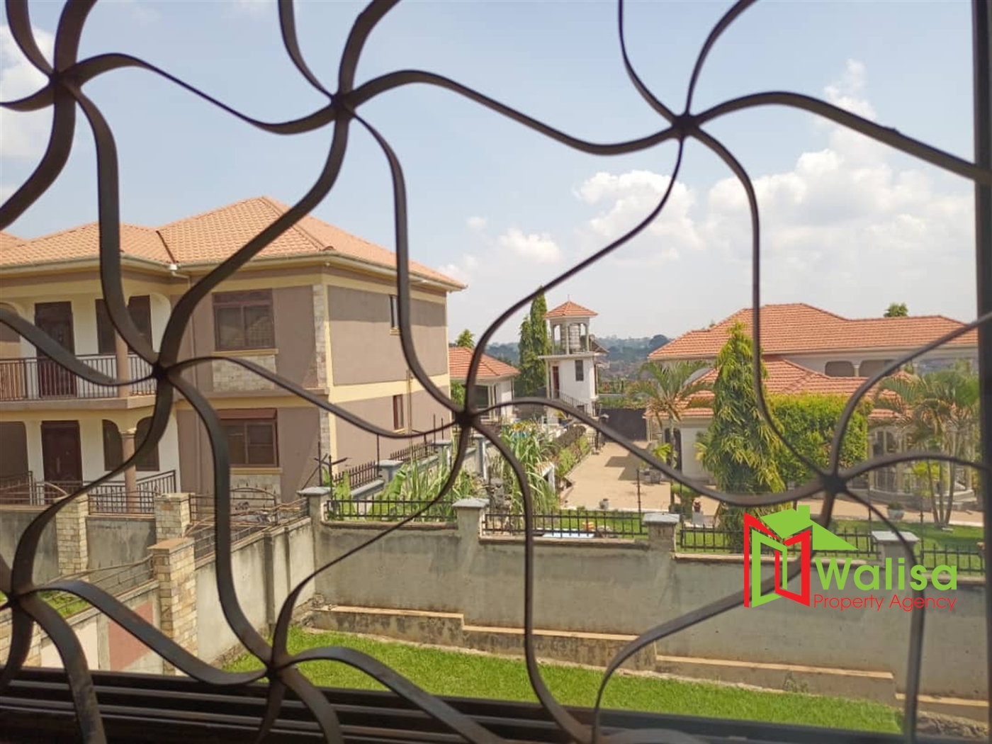 Storeyed house for sale in Kawuku Wakiso