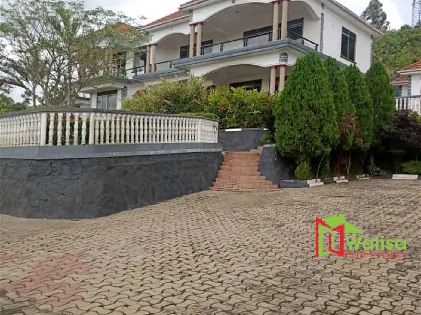 Storeyed house for sale in Nsangi Wakiso