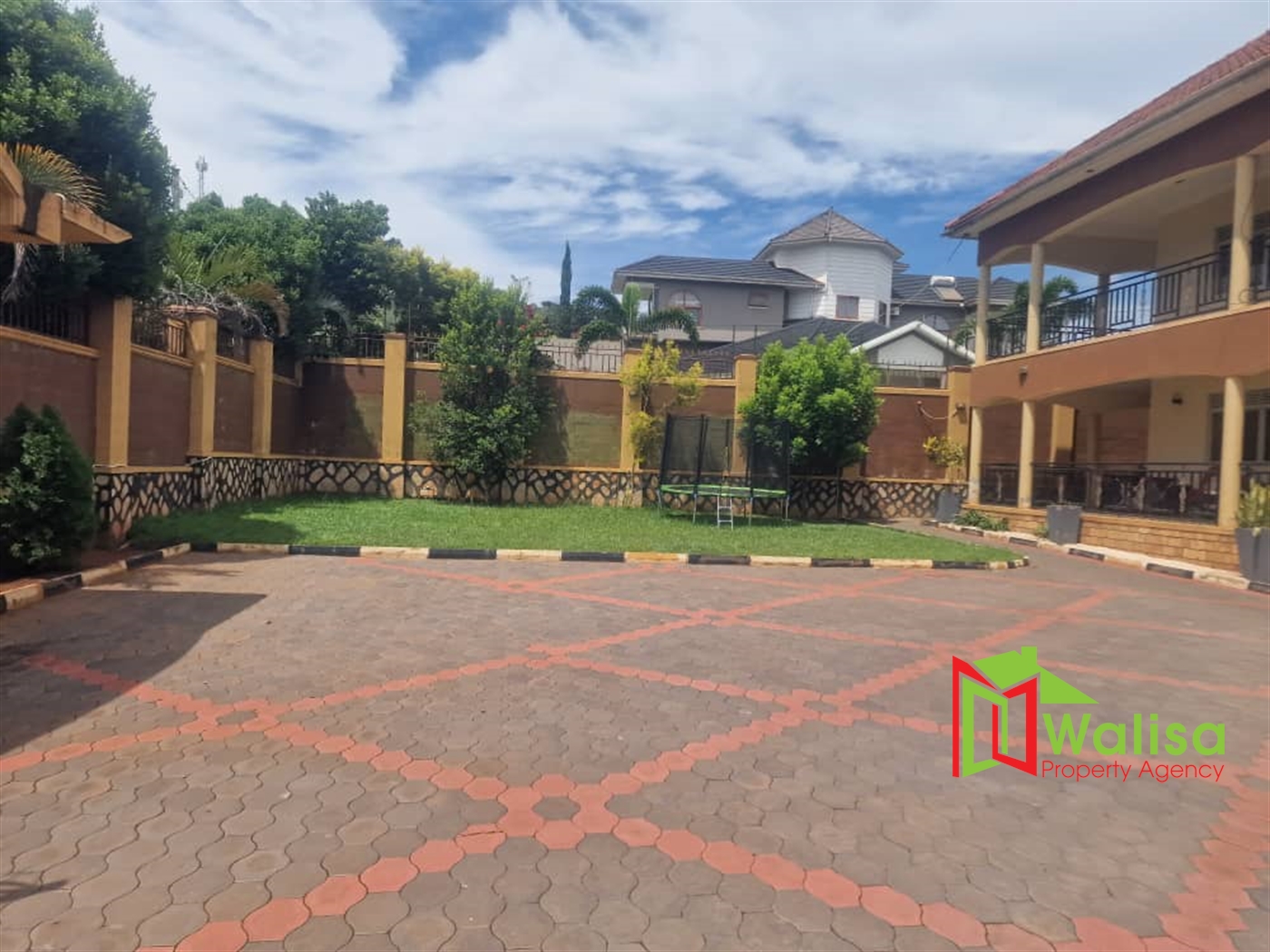 Storeyed house for sale in Bwebajja Wakiso