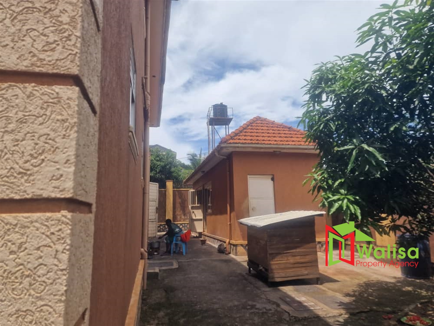 Storeyed house for sale in Bwebajja Wakiso