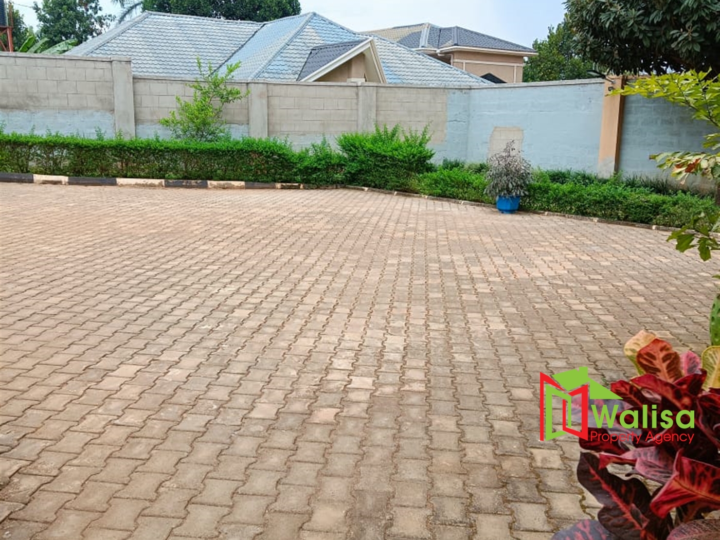 Bungalow for sale in Kitende Wakiso