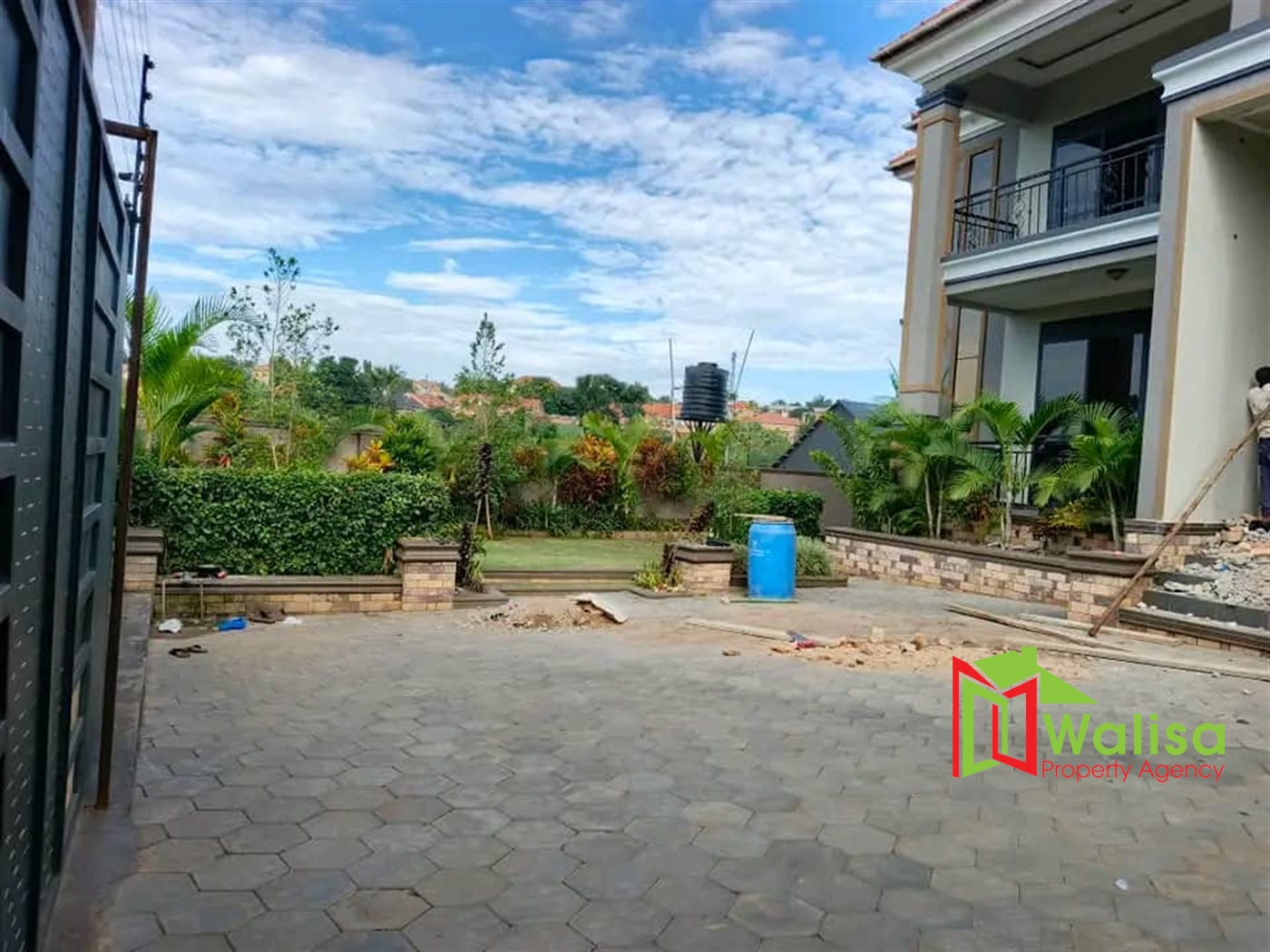 Storeyed house for sale in Kisaasi Wakiso