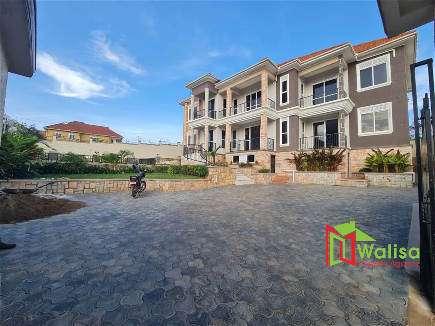 Mansion for sale in Kigo Wakiso