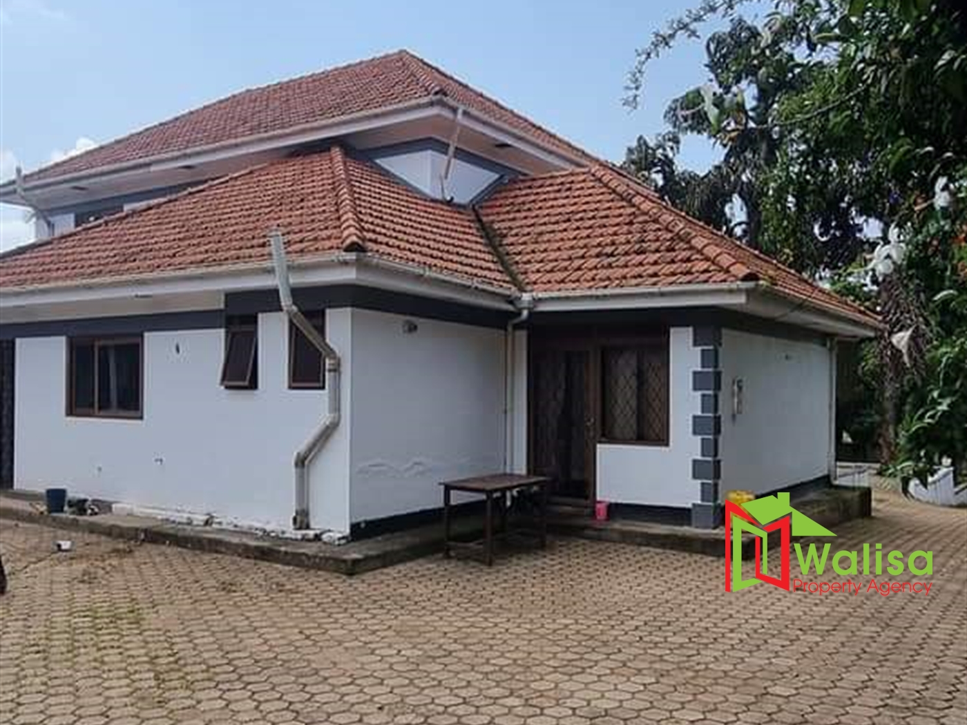 Storeyed house for sale in Katabi Wakiso