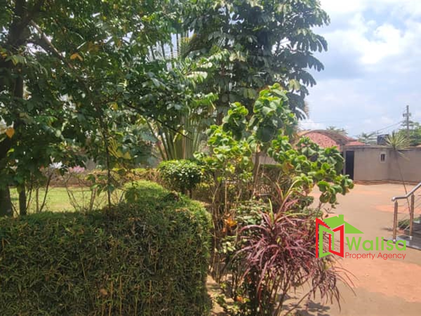 Storeyed house for sale in Kajjansi Wakiso