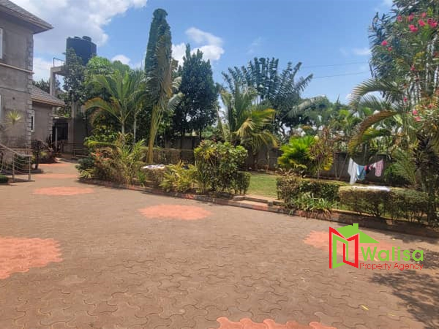 Storeyed house for sale in Kajjansi Wakiso