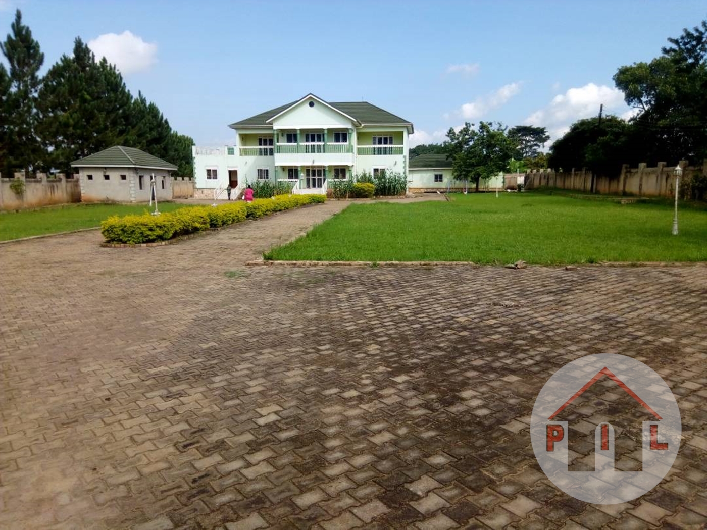 Mansion for sale in Lweza Wakiso