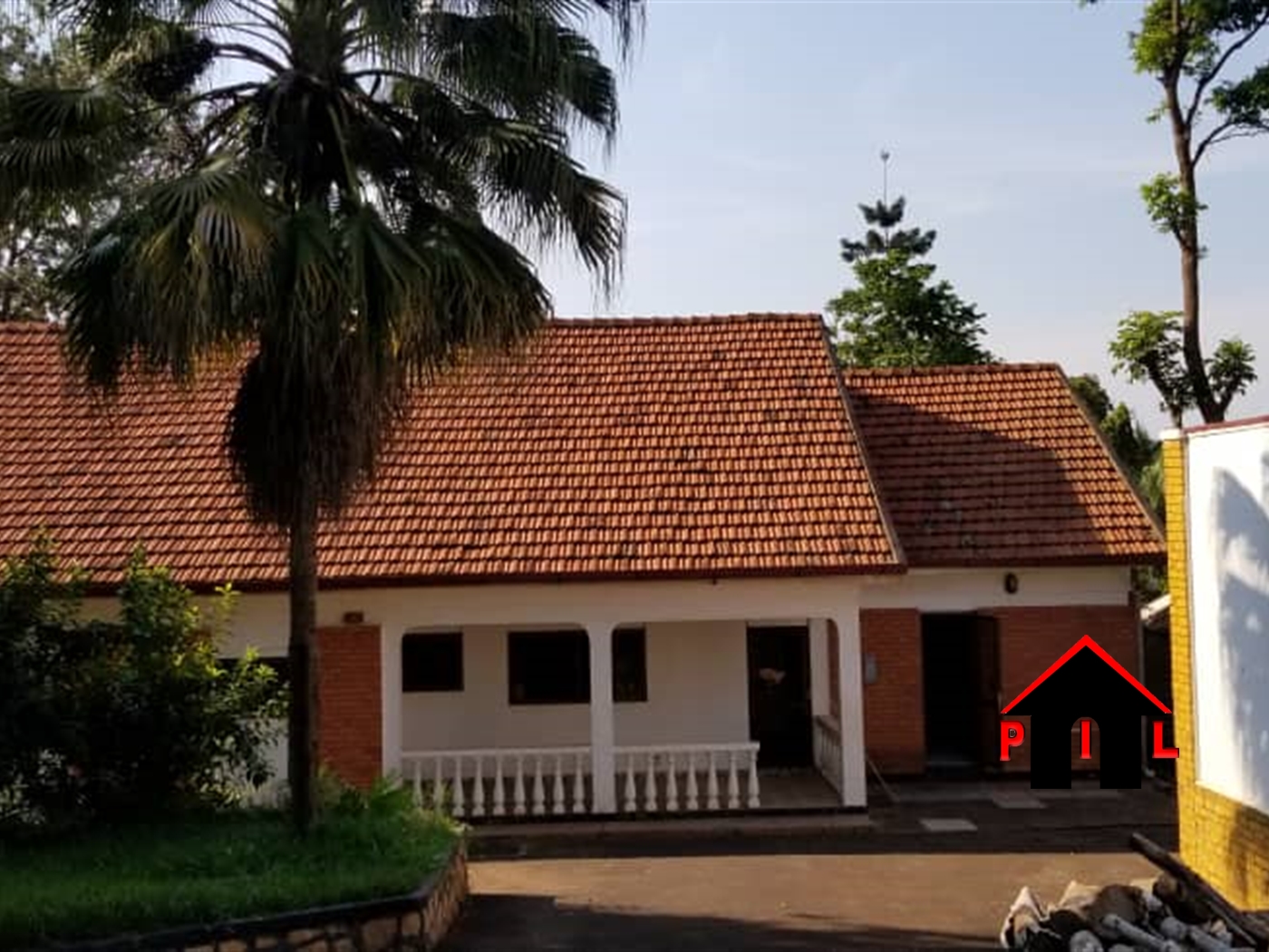 Bungalow for sale in Bugoloobi Kampala