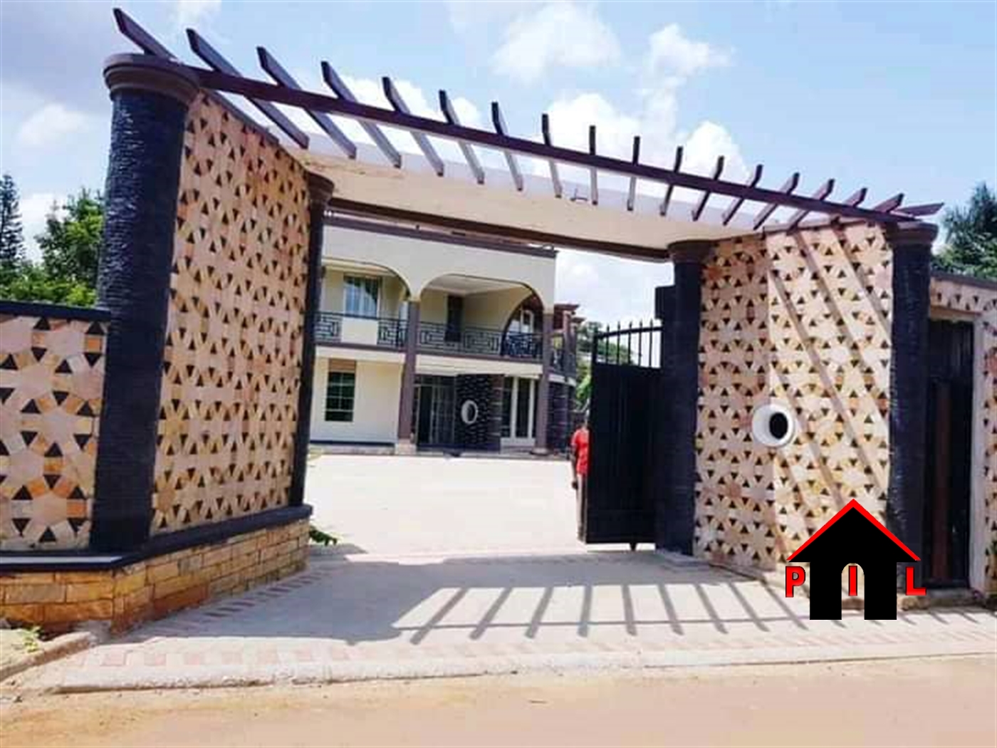 Storeyed house for sale in Bbunga Wakiso