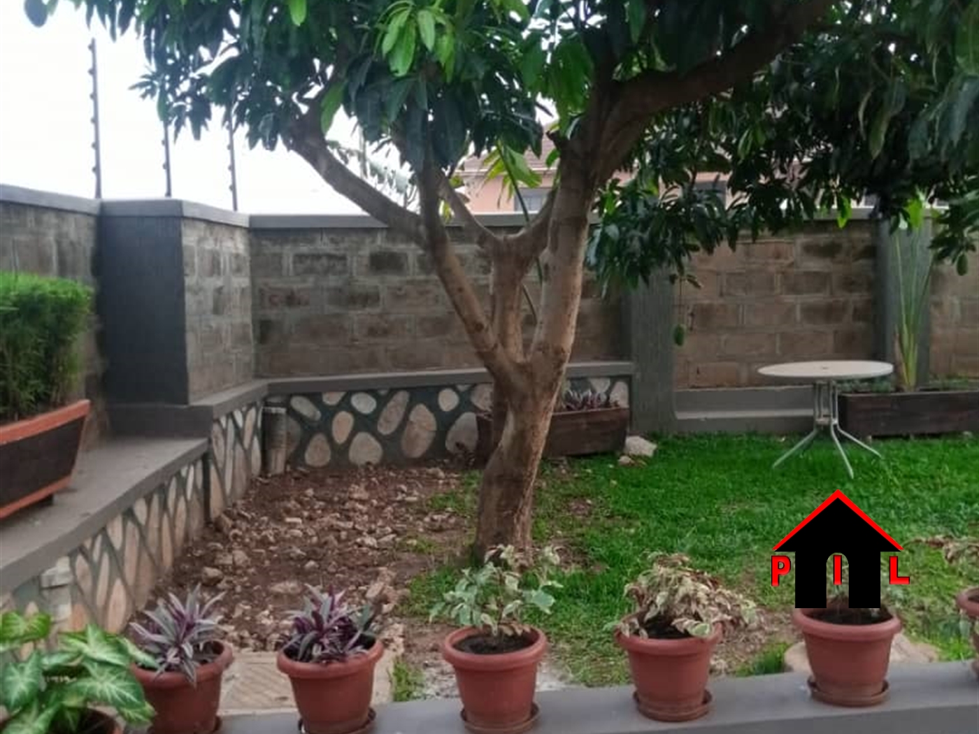 Storeyed house for sale in Kulambilo Wakiso