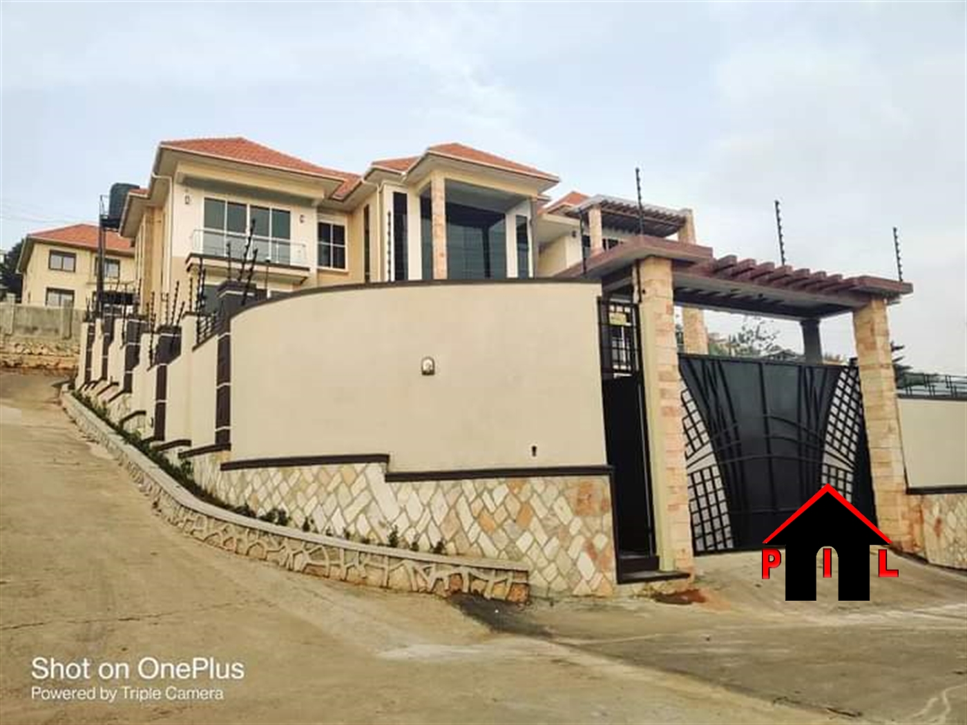 Mansion for sale in Lubowa Wakiso