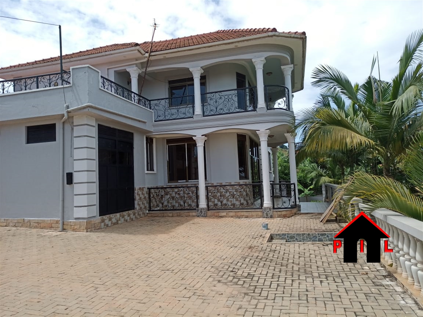 Storeyed house for sale in Bwebajja Wakiso