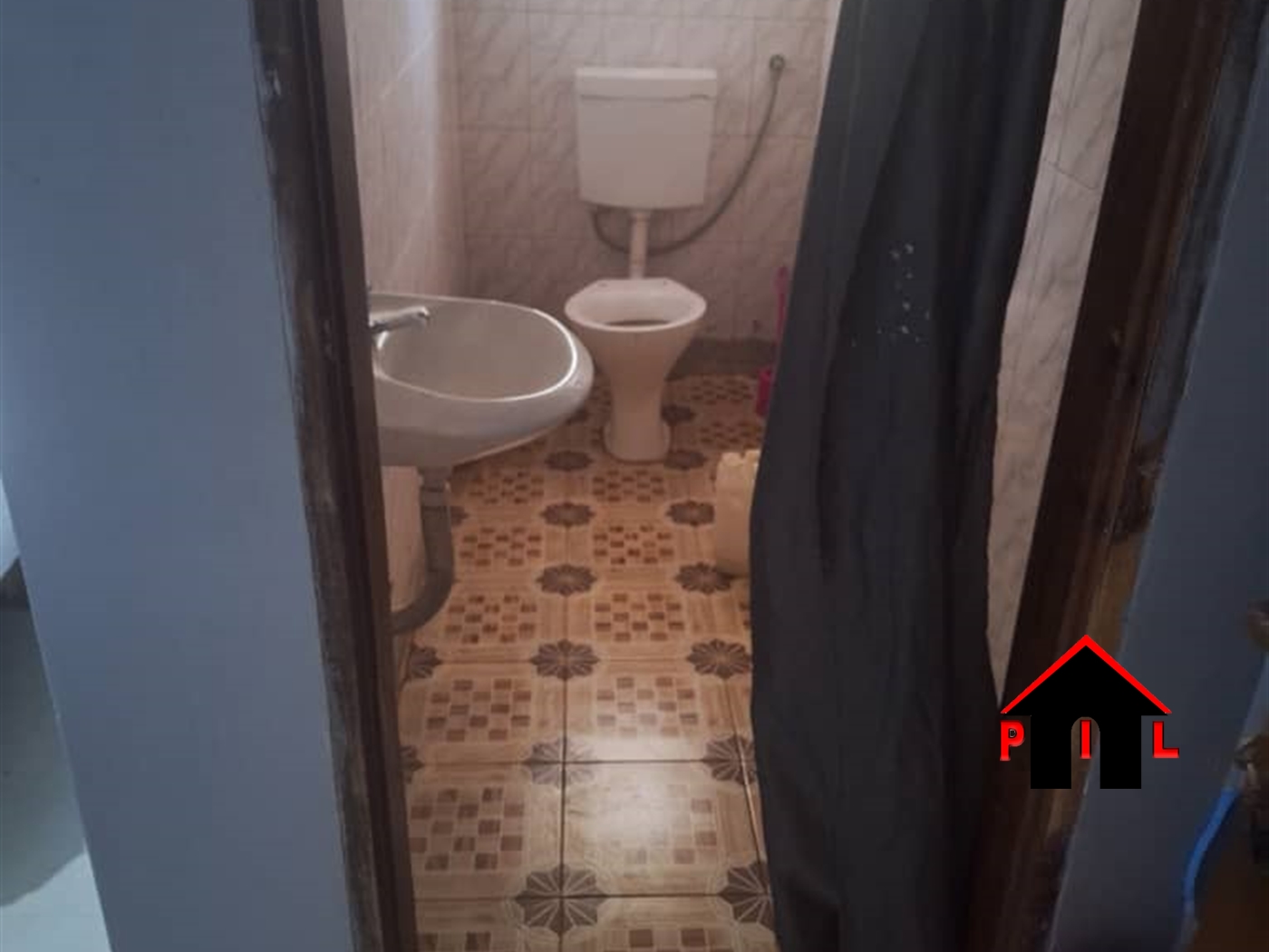 Guest house for sale in Naluvule Wakiso