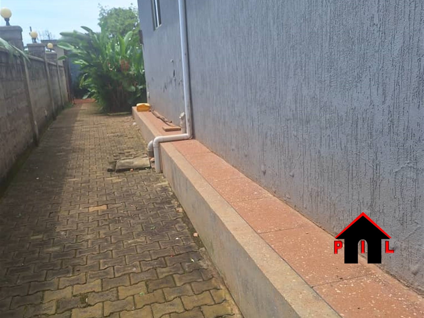 Guest house for sale in Naluvule Wakiso