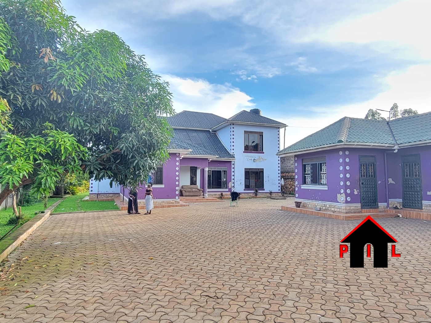 Storeyed house for sale in Kitende Wakiso