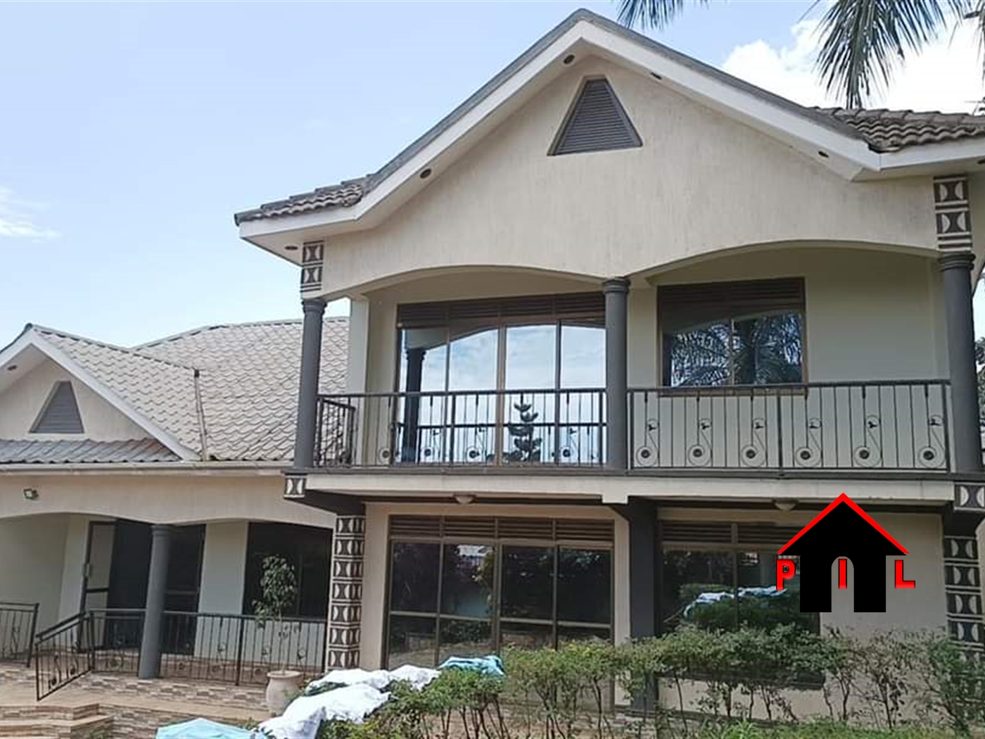 Storeyed house for sale in Munyonyo Kampala