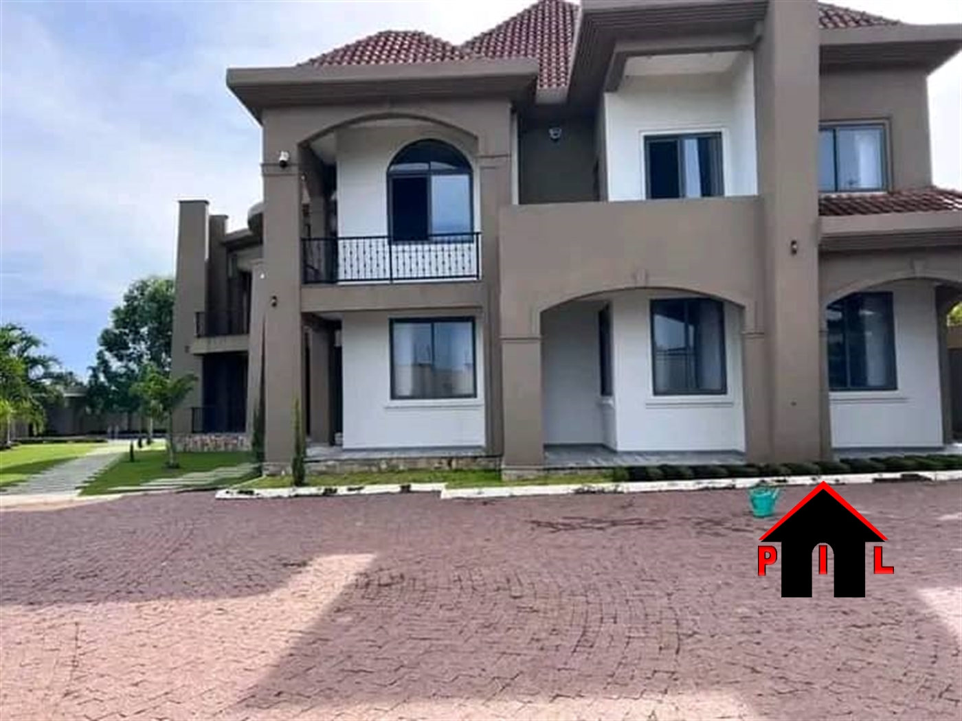 Storeyed house for sale in Busaabala Wakiso