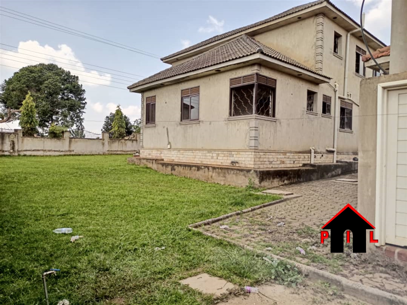 Storeyed house for sale in Kawuku Wakiso