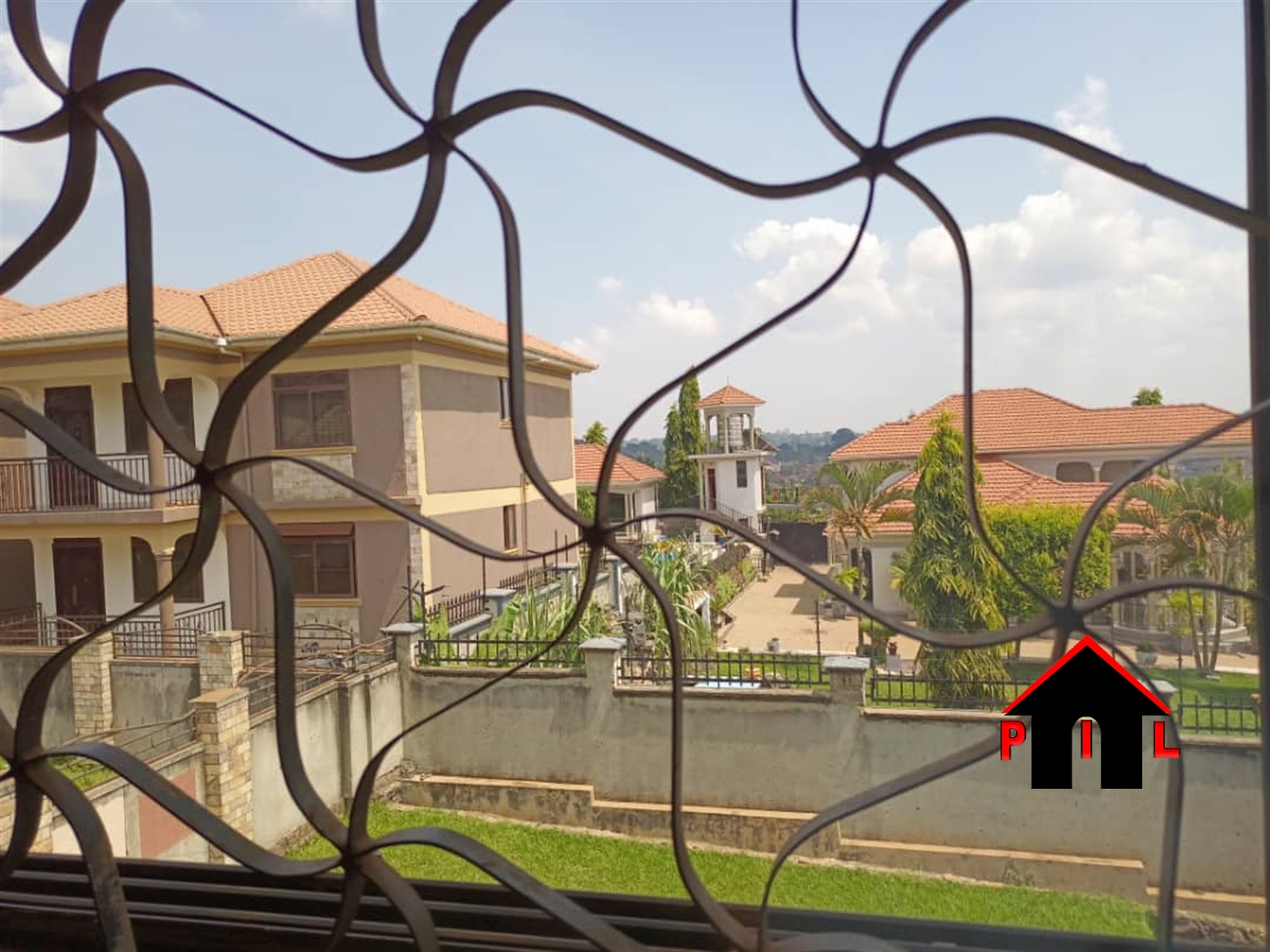 Storeyed house for sale in Kawuku Wakiso