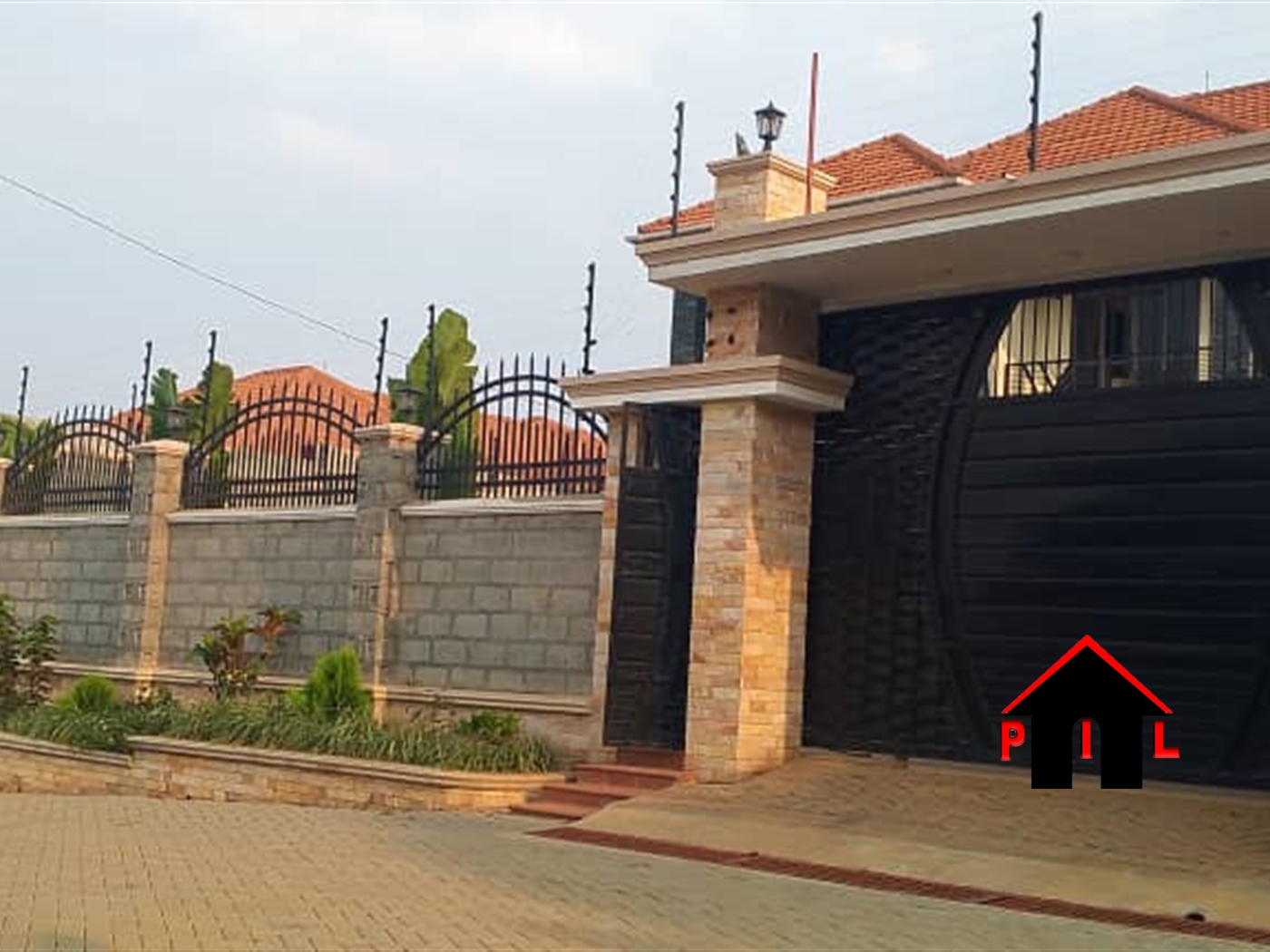 Storeyed house for sale in Namugongo Wakiso