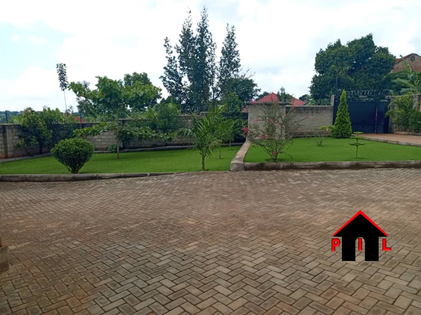 Bungalow for sale in Wakisocenterr Wakiso