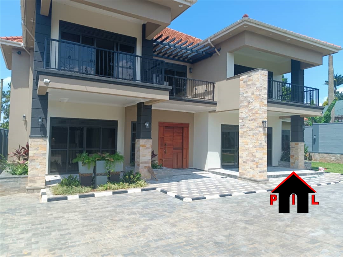 Storeyed house for sale in Kawuku Wakiso