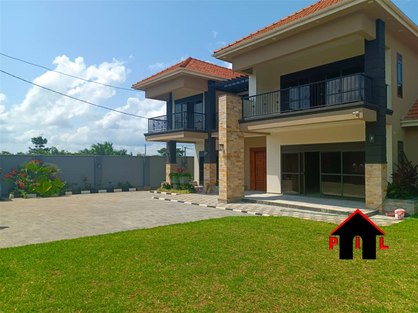 Storeyed house for sale in Kawuku Wakiso