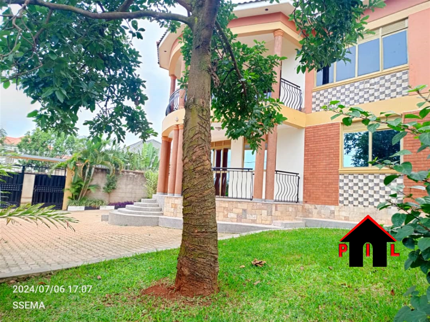 Storeyed house for sale in Buddo Wakiso