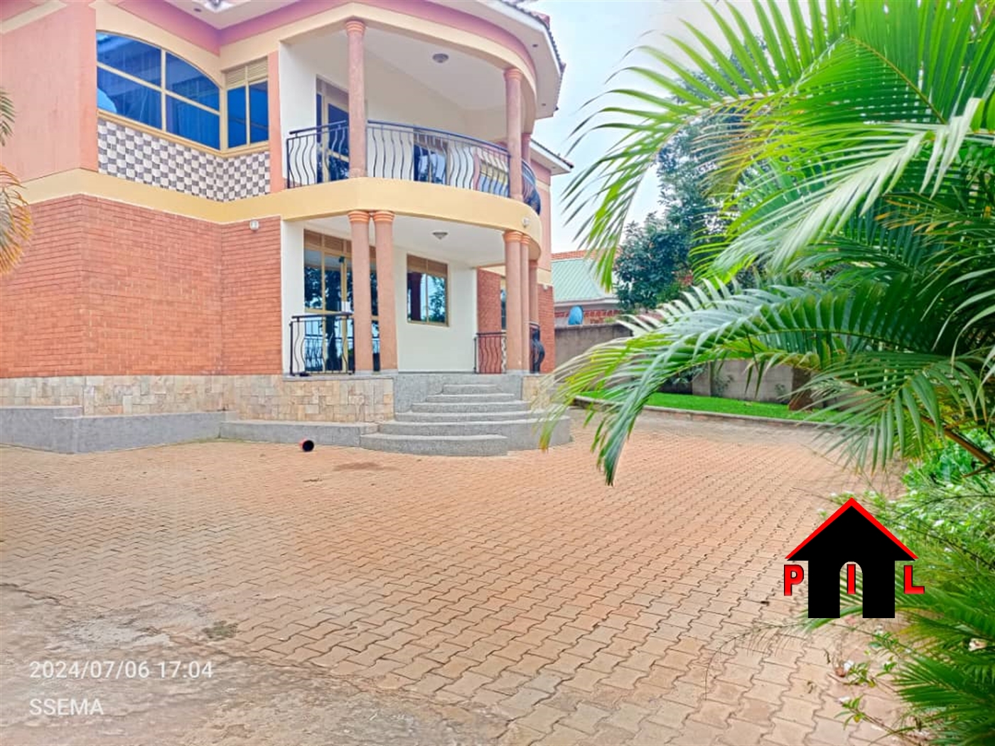 Storeyed house for sale in Buddo Wakiso