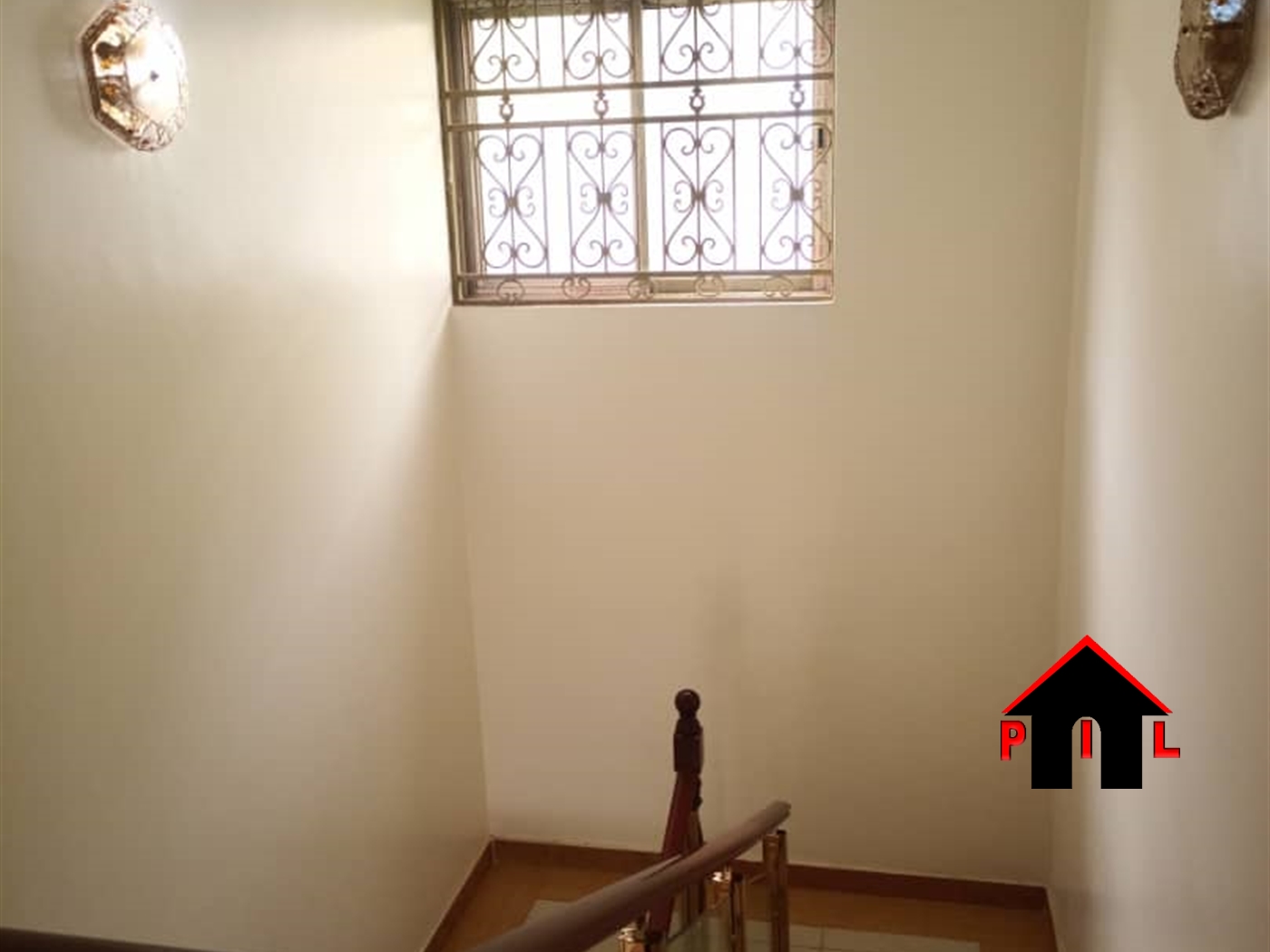 Storeyed house for sale in Nsangi Wakiso