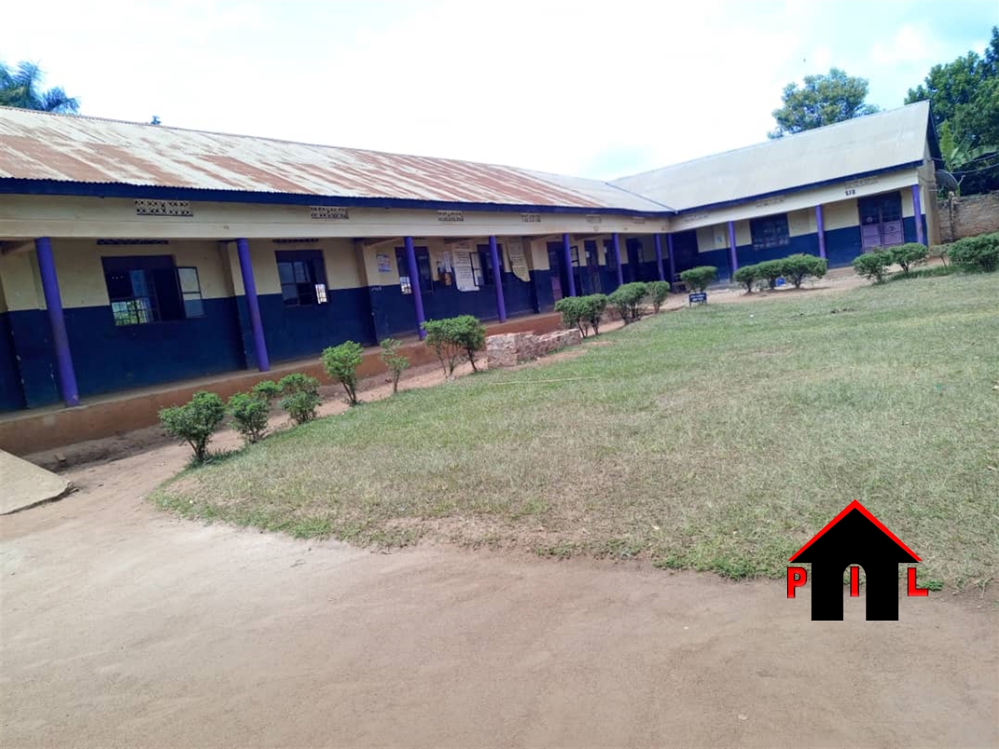 School for sale in Luweerotwn Luweero