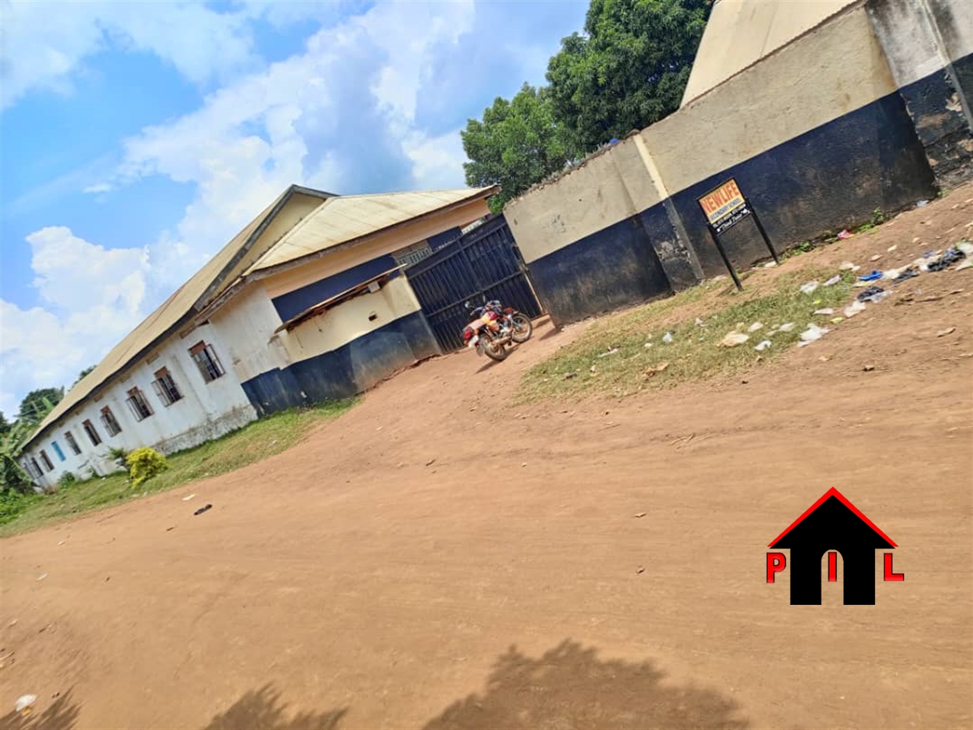 School for sale in Luweerotwn Luweero